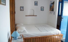 Floras Rooms And Studios
