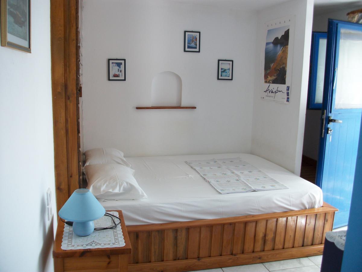 Floras Rooms And Studios Anafi Exterior foto