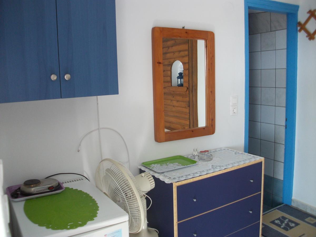 Floras Rooms And Studios Anafi Exterior foto