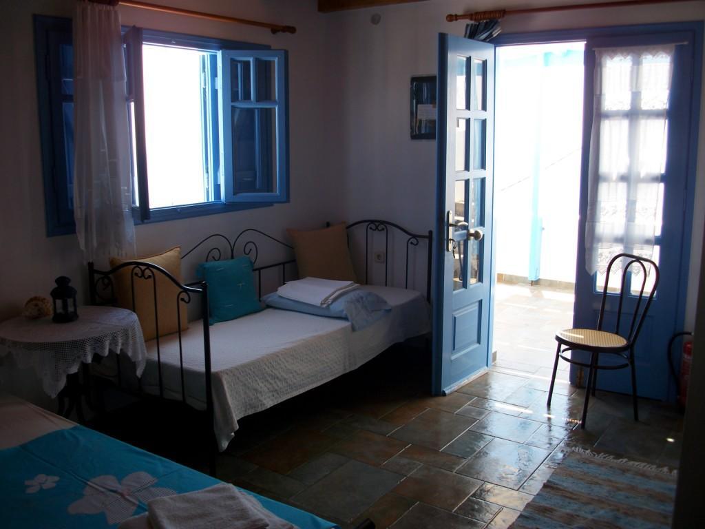 Floras Rooms And Studios Anafi Exterior foto