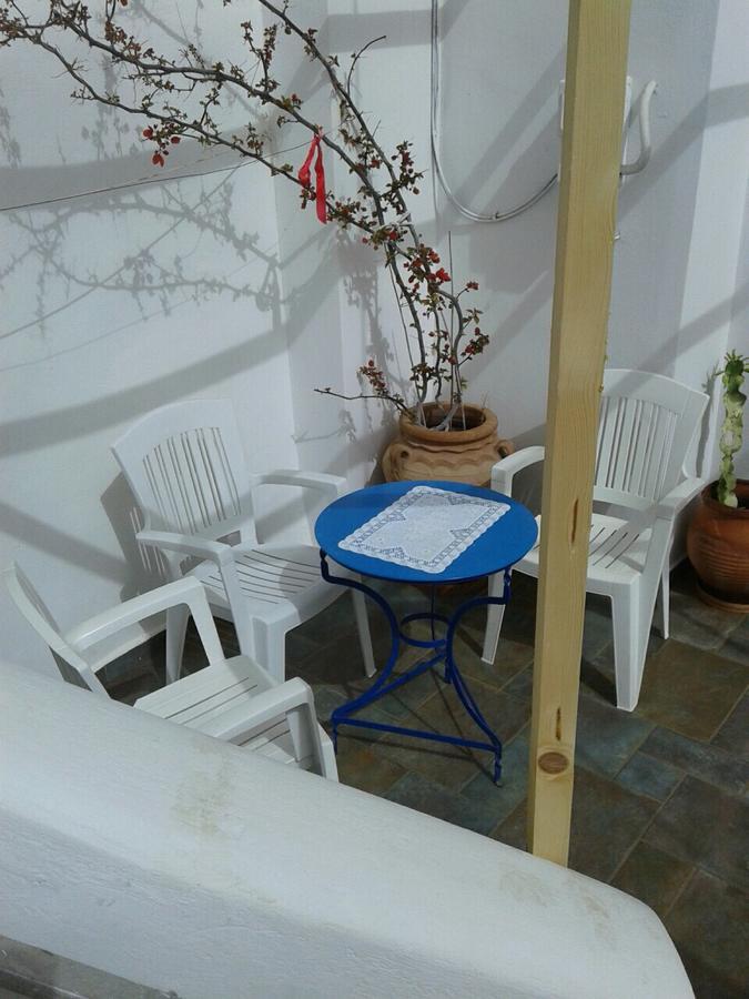 Floras Rooms And Studios Anafi Exterior foto