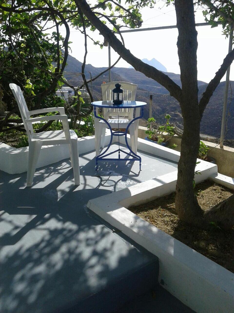Floras Rooms And Studios Anafi Exterior foto